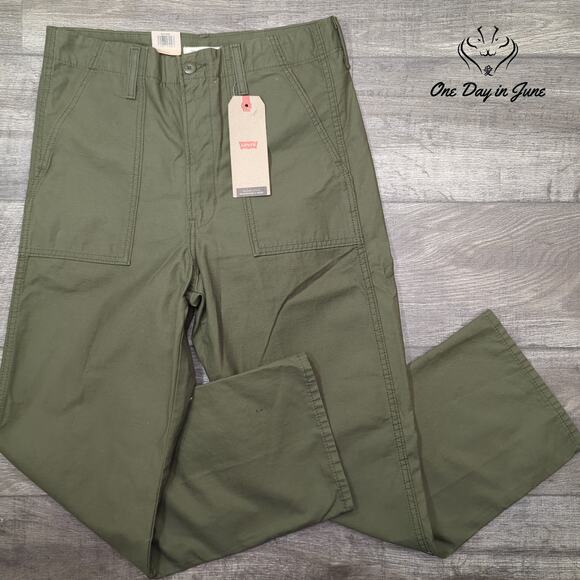 Levi's Ribcage Straight Jeans Size 31X29 - Picture 1 of 6